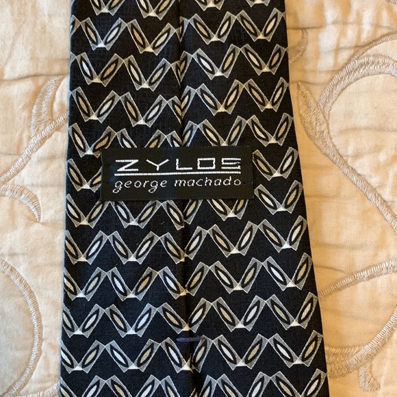 Men’s Tie - Picture 2 of 2